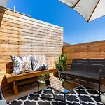Home For 8 In Central Green Point