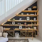 Home For 8 In Central Green Point